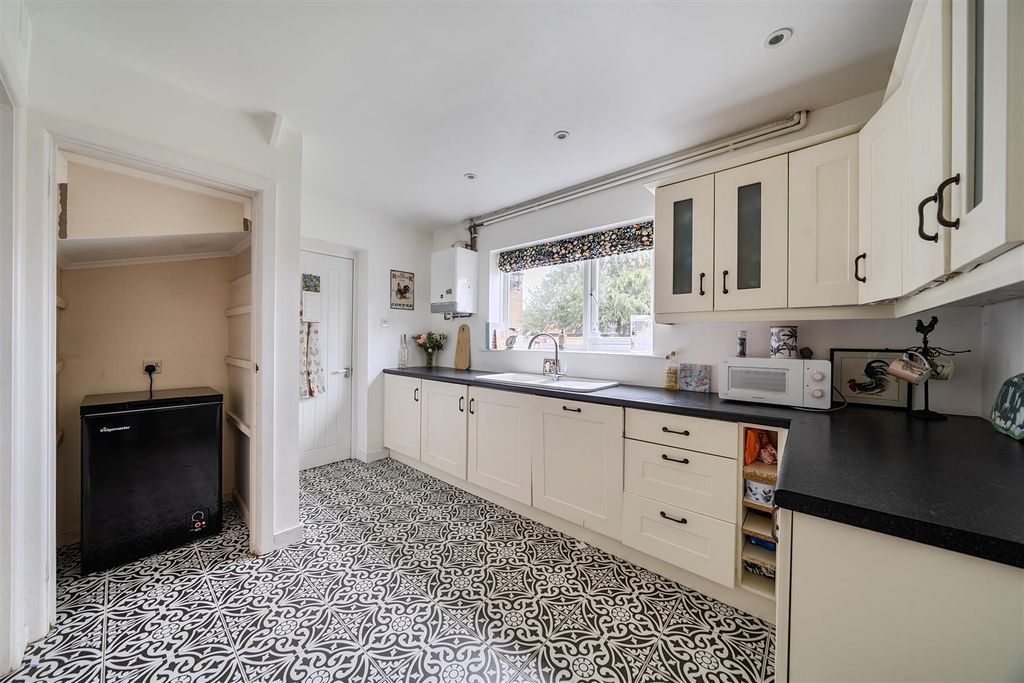 Additional image 3 of 4 bed detached house for saleWhite Cliff Gardens, Blandford Forum DT11