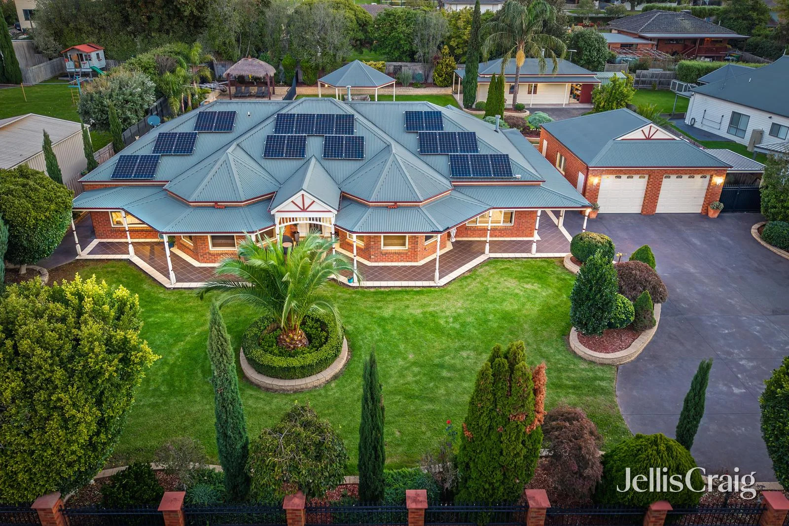 27 Prospect Road, Wandin North VIC 3139