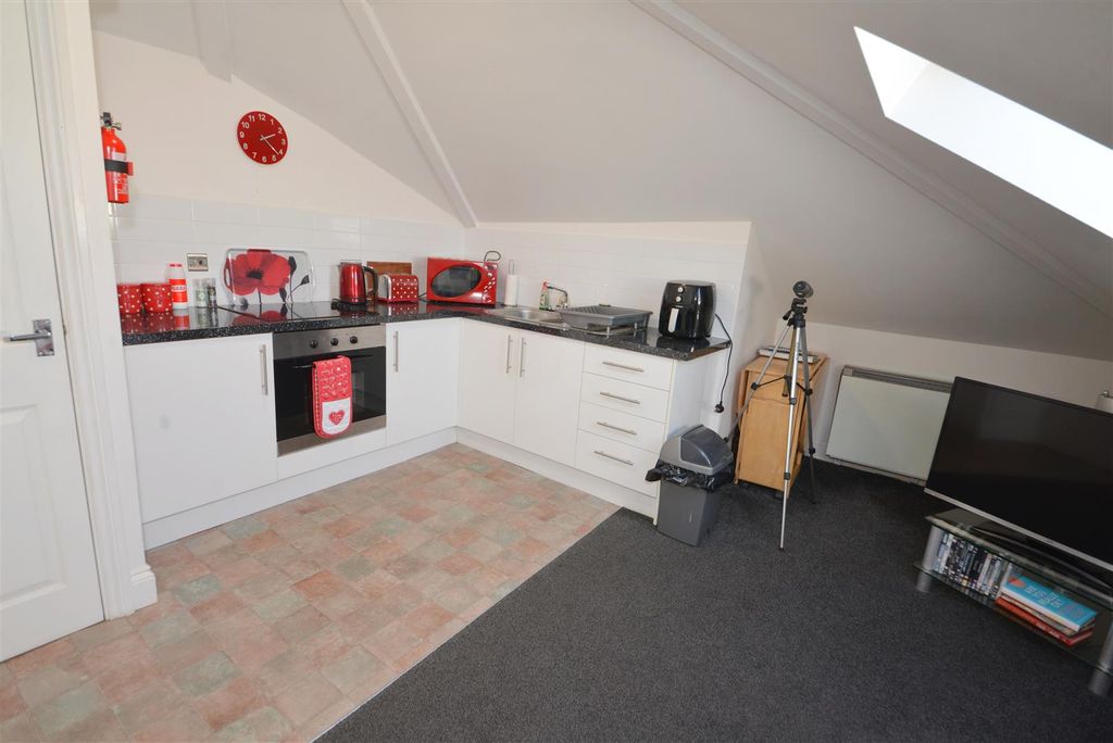 Additional image 6 of 1 bed flat for saleCrackwell Street, Tenby SA70