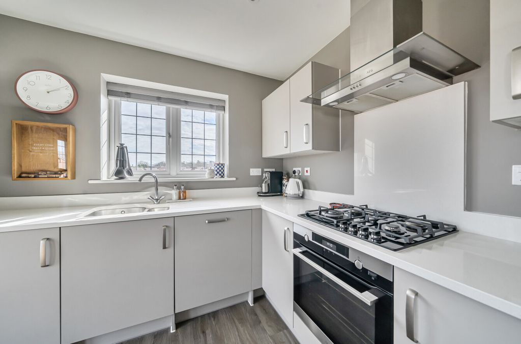 Additional image 13 of 2 bed flat for saleWalton Heath, Binfield, Bracknell RG42