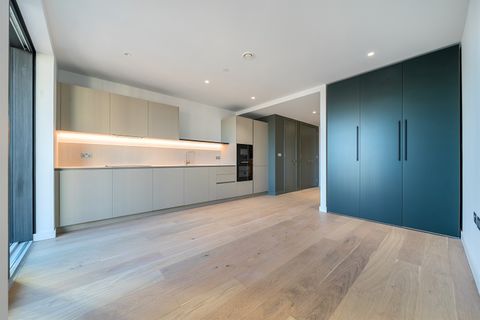 Peninsula Gardens, Pilot Walk, Lower Riverside, Greenwich Peninsula SE10, Studio to rent