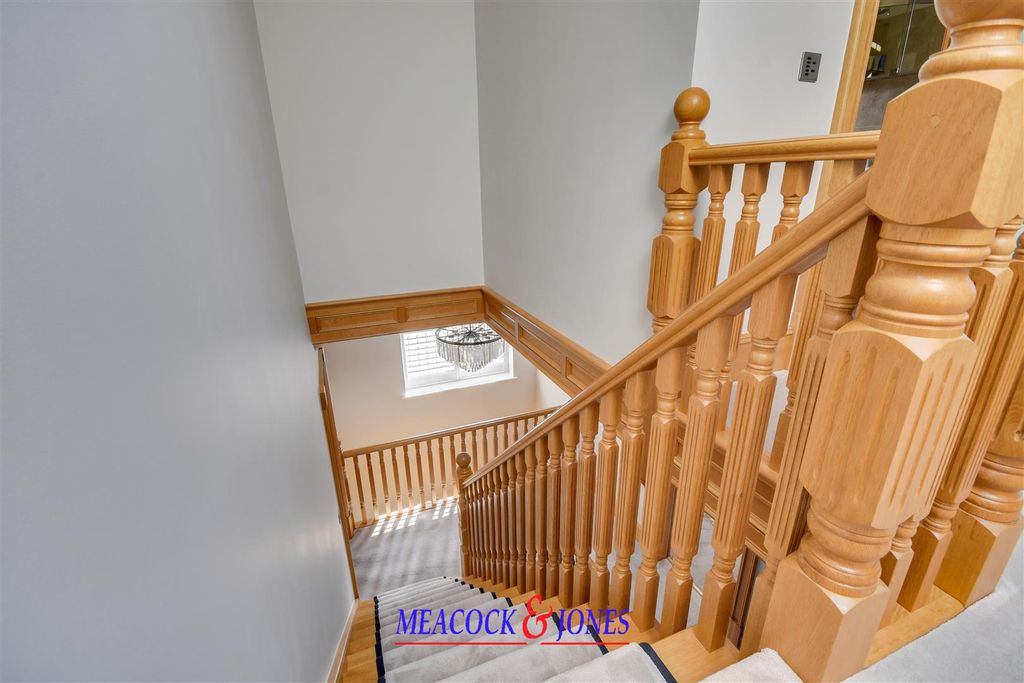 Additional image 31 of 6 bed detached house for saleChallacombe Close, Hutton Mount, Brentwood CM13