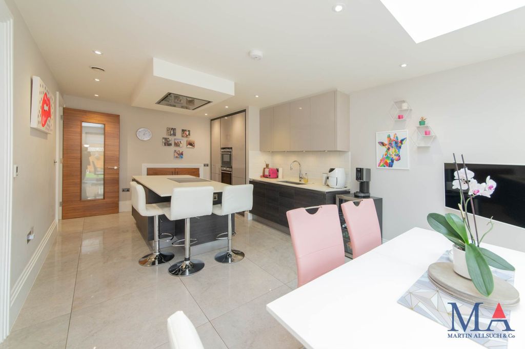 Additional image 11 of 5 bed detached house for saleRed Road, Borehamwood WD6
