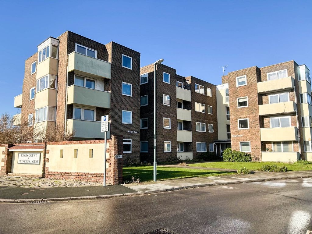 2 bed flat for saleRegis Court, Bognor Regis PO21