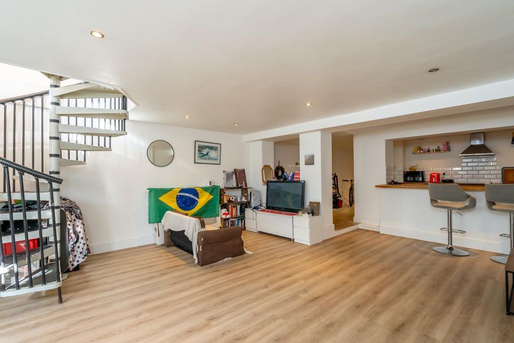 Additional image 5 of 2 bed maisonette for saleMaisonette, Park Road, Bognor Regis PO21