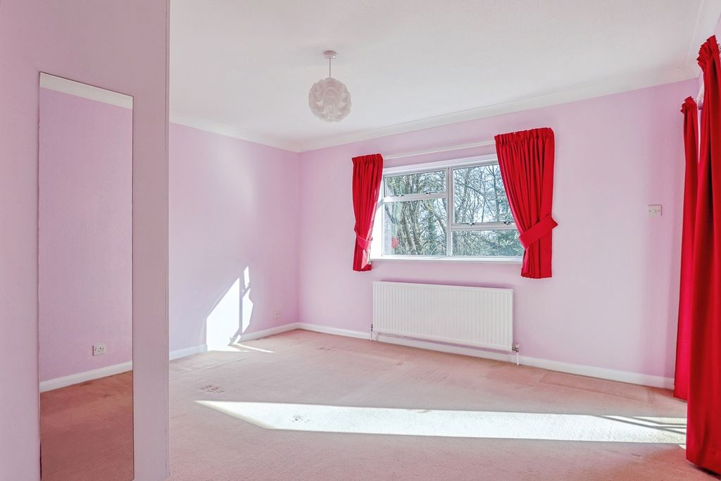 3 bed flat for saleWallace Road, Broadstone, Dorset BH18 photo 5