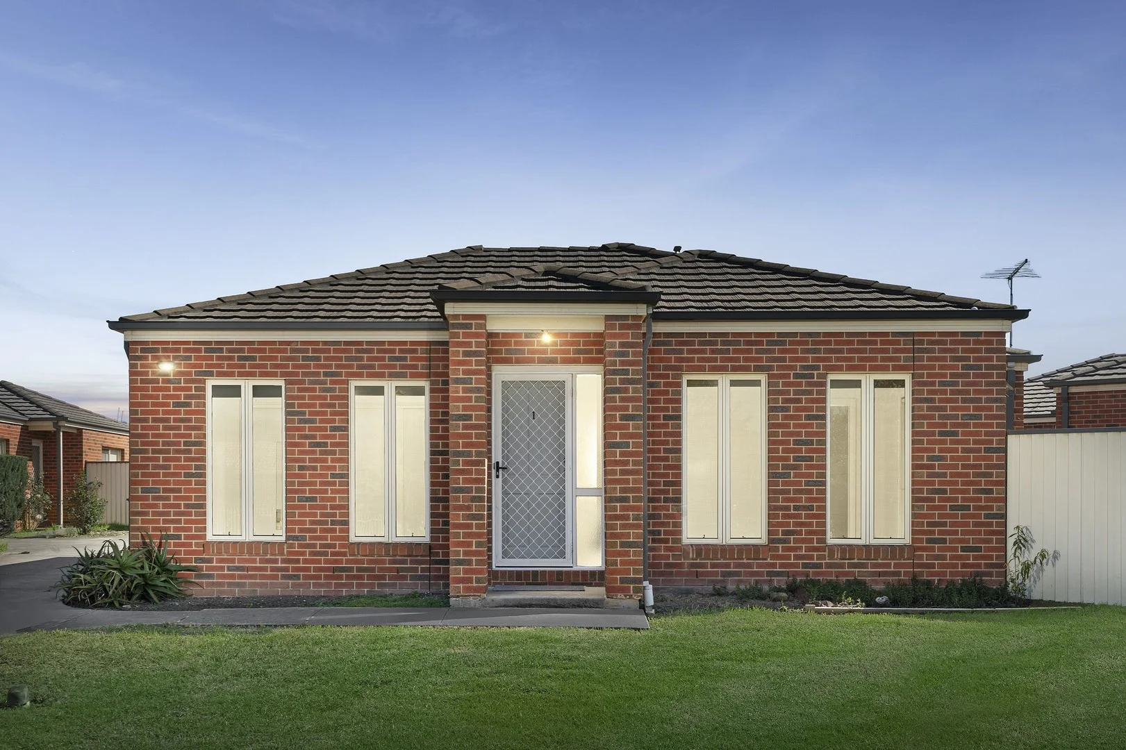 1/44 Dundee Way, Sydenham VIC 3037