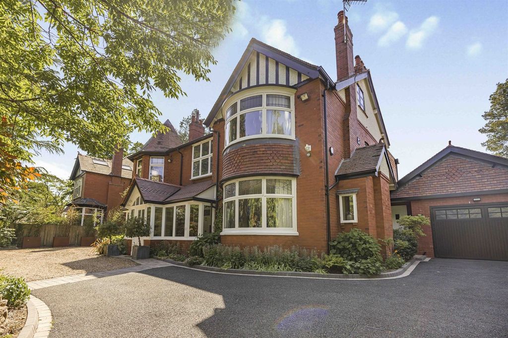 5 bed detached house for saleAlan Drive, Hale WA15