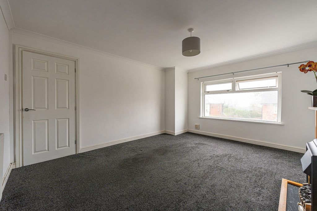 Additional image 8 of 2 bed flat for saleSouth Avenue, Sebastopol NP4