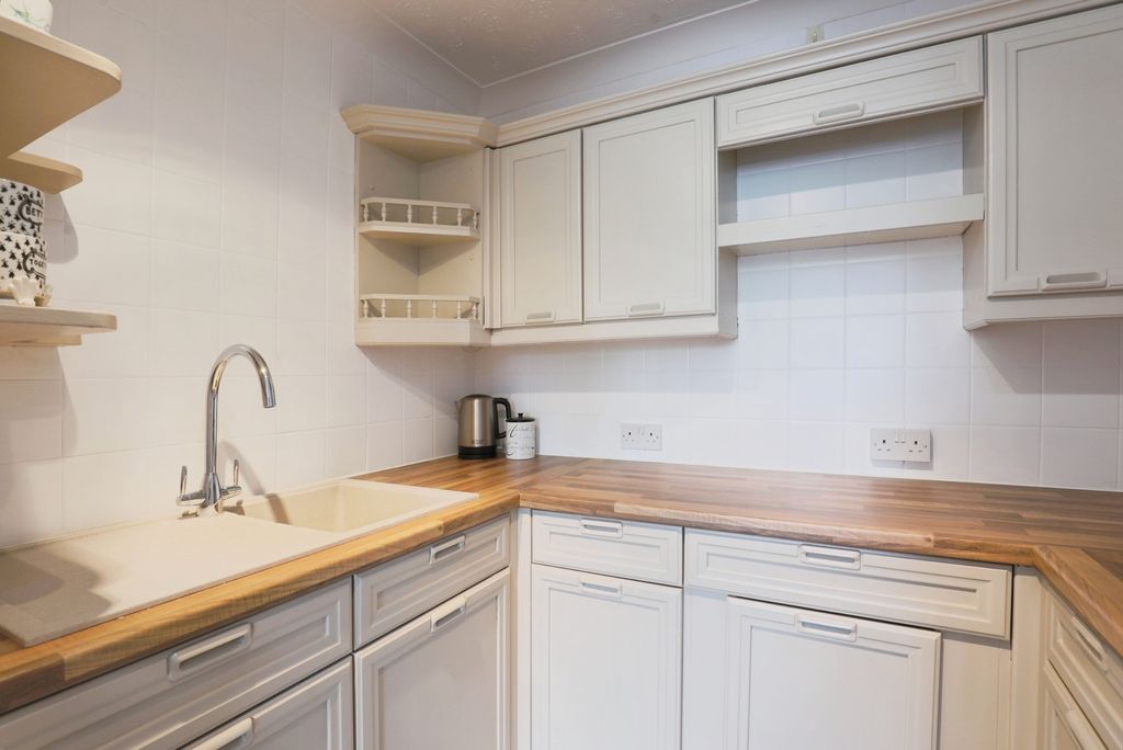 1 bed flat for saleStation Road, Broadway, Worcestershire WR12 photo 3