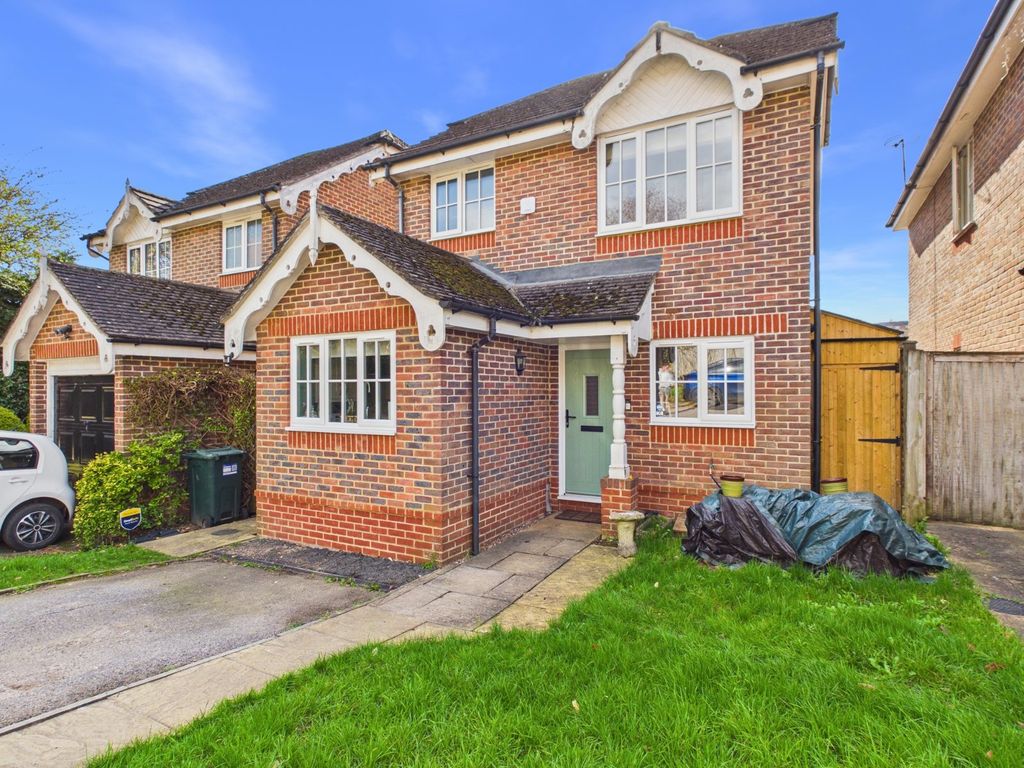 3 bed detached house for saleBevan Hill, Chesham, Buckinghamshire HP5