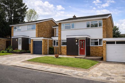 98 Pickhurst Park, Bromley BR2