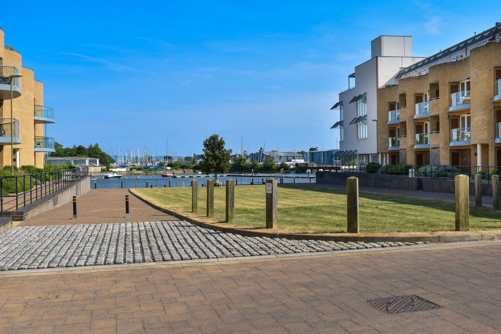 Additional image 3 of 2 bed flat for saleAlmansa Way, Lymington SO41