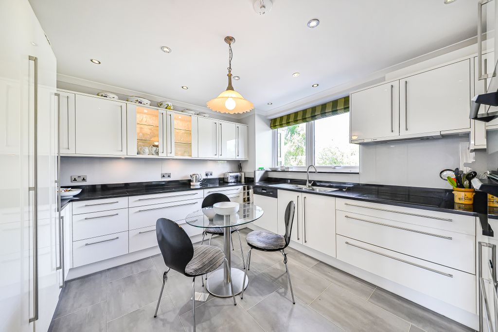 Additional image 2 of 3 bed flat for saleThe Regents, Norfolk Road, Edgbaston B15