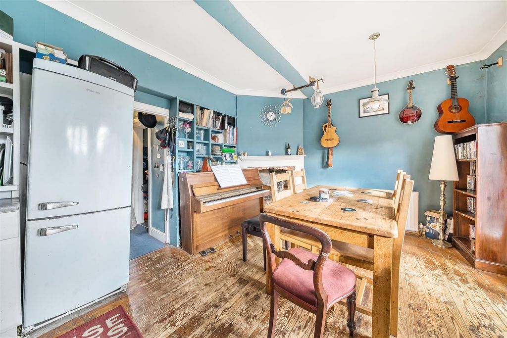 Additional image 7 of 2 bed flat for saleMarket Place, Blandford Forum DT11