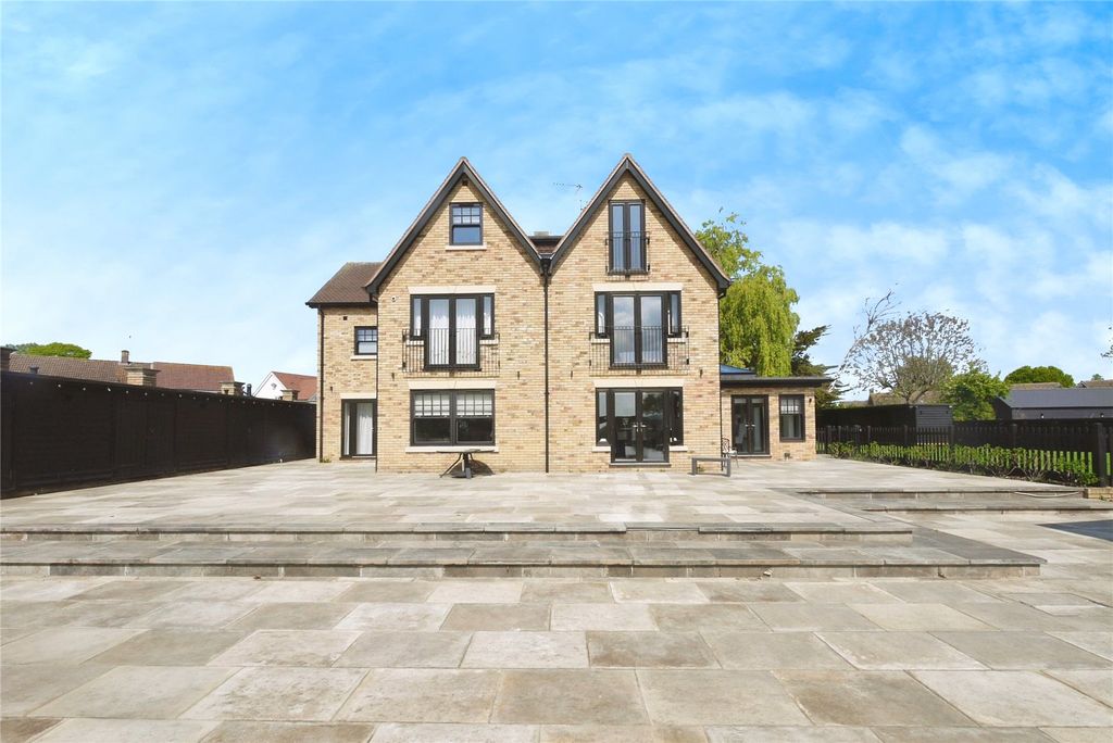 5 bed detached house for saleBrindles Close, Hutton, Brentwood, Essex CM13