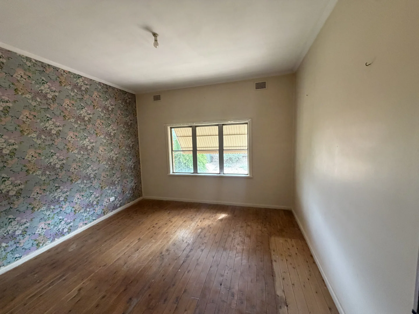 46 Elizabeth Cresent, Cobar NSW 2835 photo 3