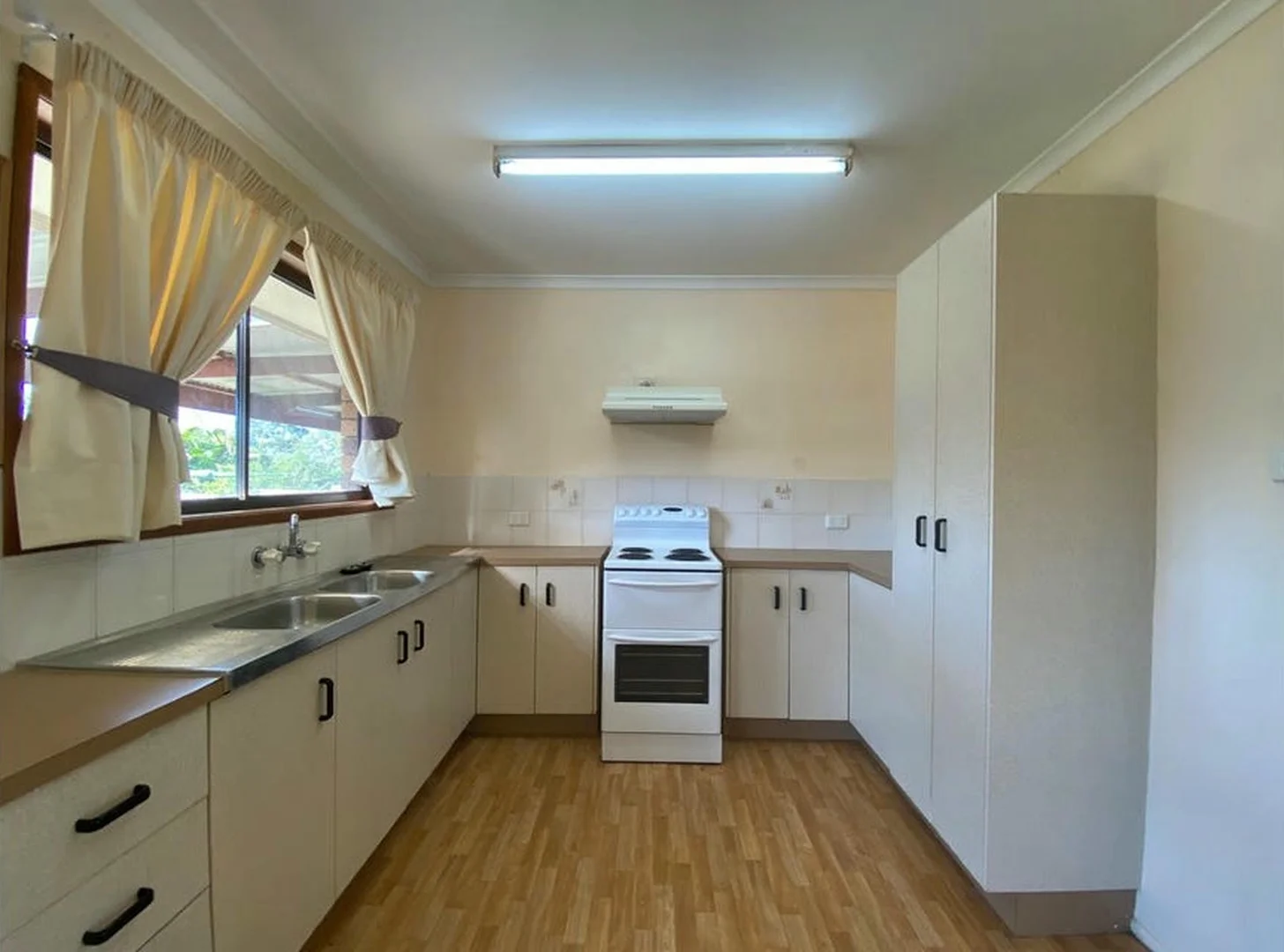 Additional image 10 of 39 Silvertop St, Hillcrest QLD 4118