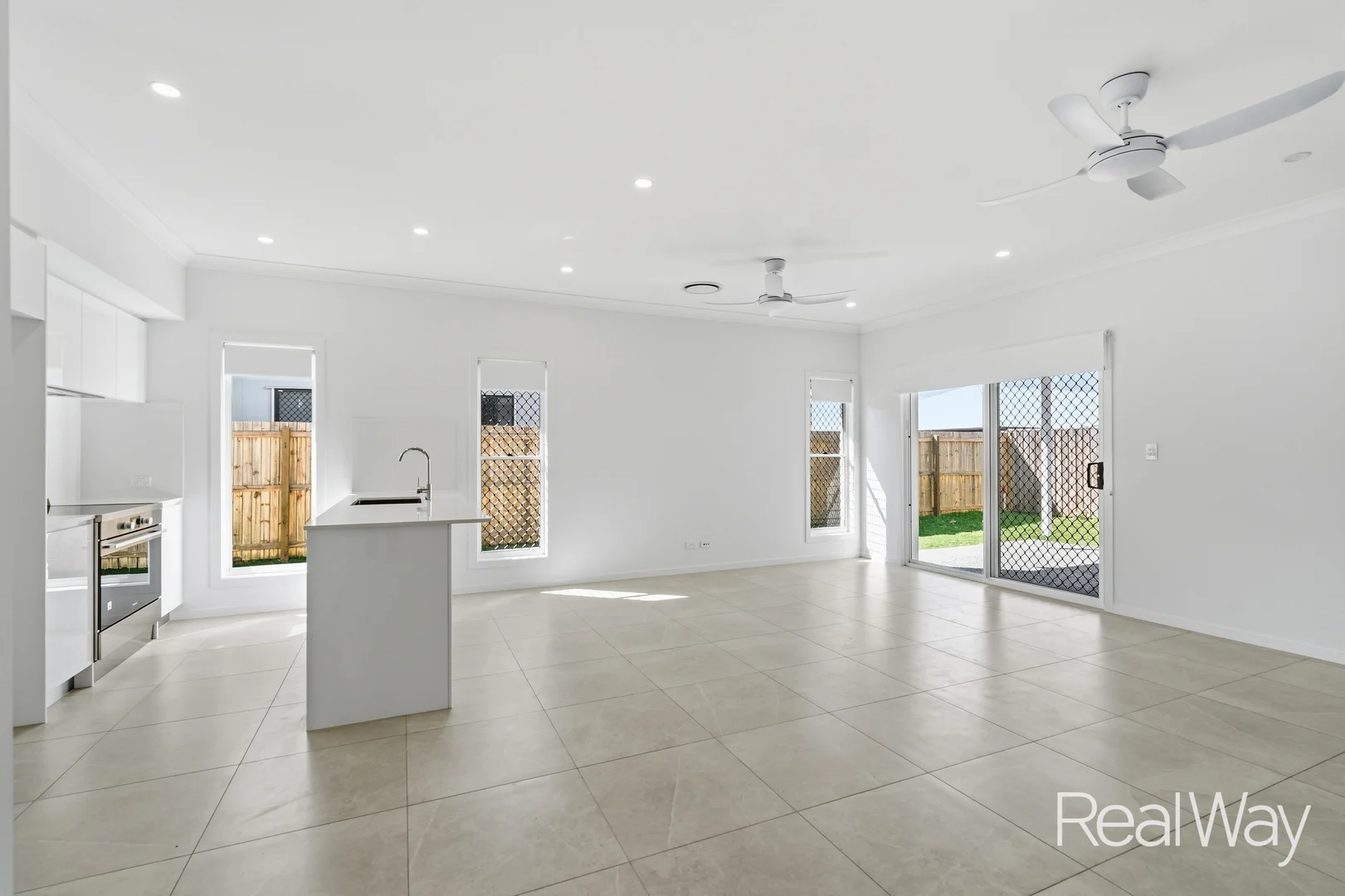 21 Wickham Way, Walloon QLD 4306 photo 4