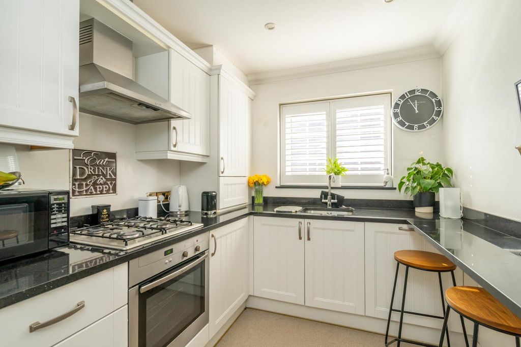 Additional image 4 of 2 bed flat for salePrincess Avenue, Aldwick, Bognor Regis PO21