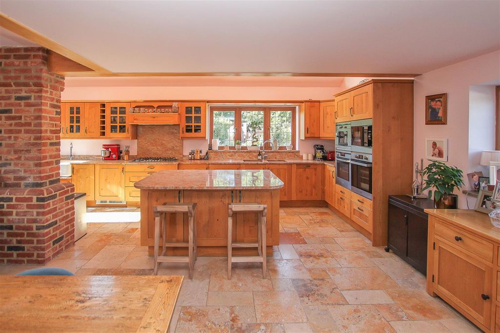 Additional image 14 of 6 bed detached house for saleHay Green Lane, Hook End, Brentwood CM15