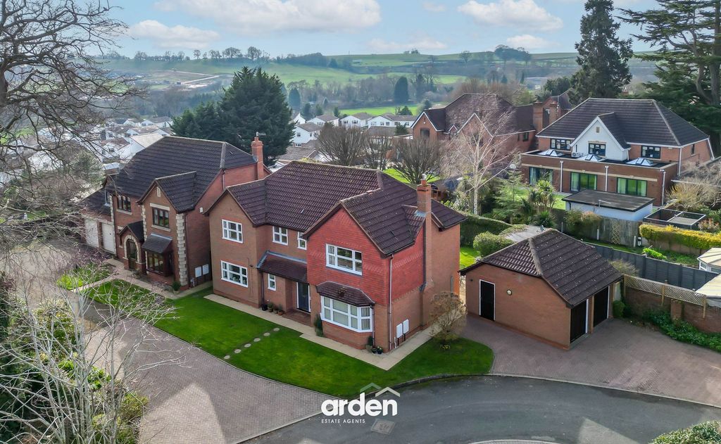 5 bed detached house for saleWhitford Gardens, Bromsgrove B61