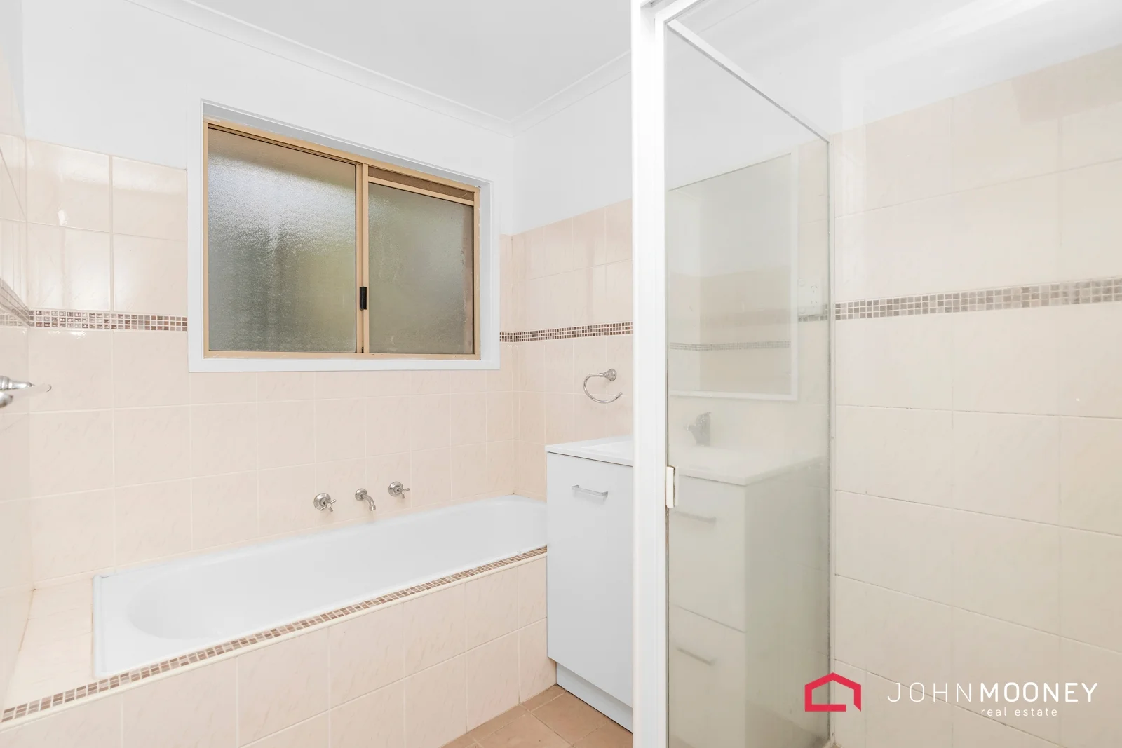 Additional image 16 of 20 Karoom Drive, Glenfield Park NSW 2650