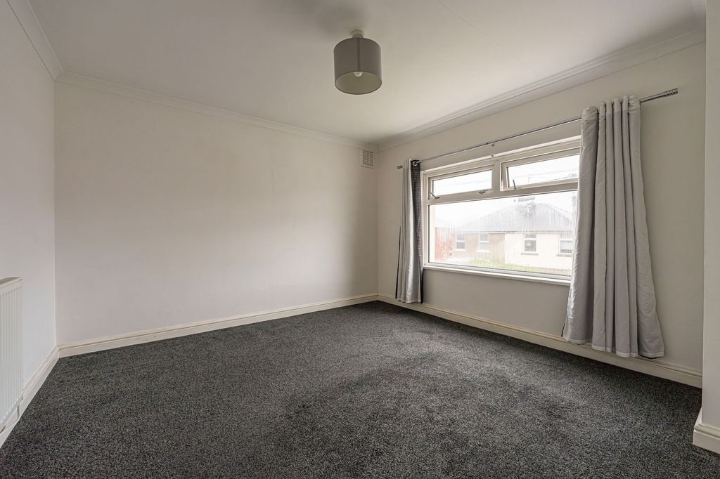 Additional image 12 of 2 bed flat for saleSouth Avenue, Sebastopol NP4