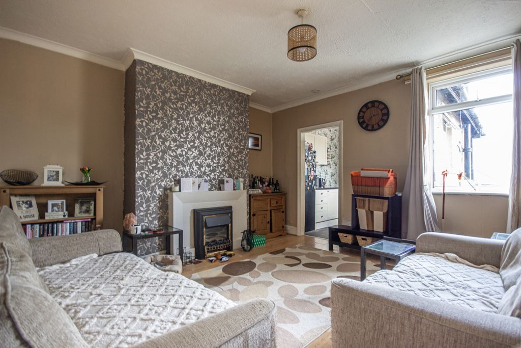 Additional image 2 of 3 bed flat for saleCastleside Road, Newcastle Upon Tyne, Tyne And Wear NE15