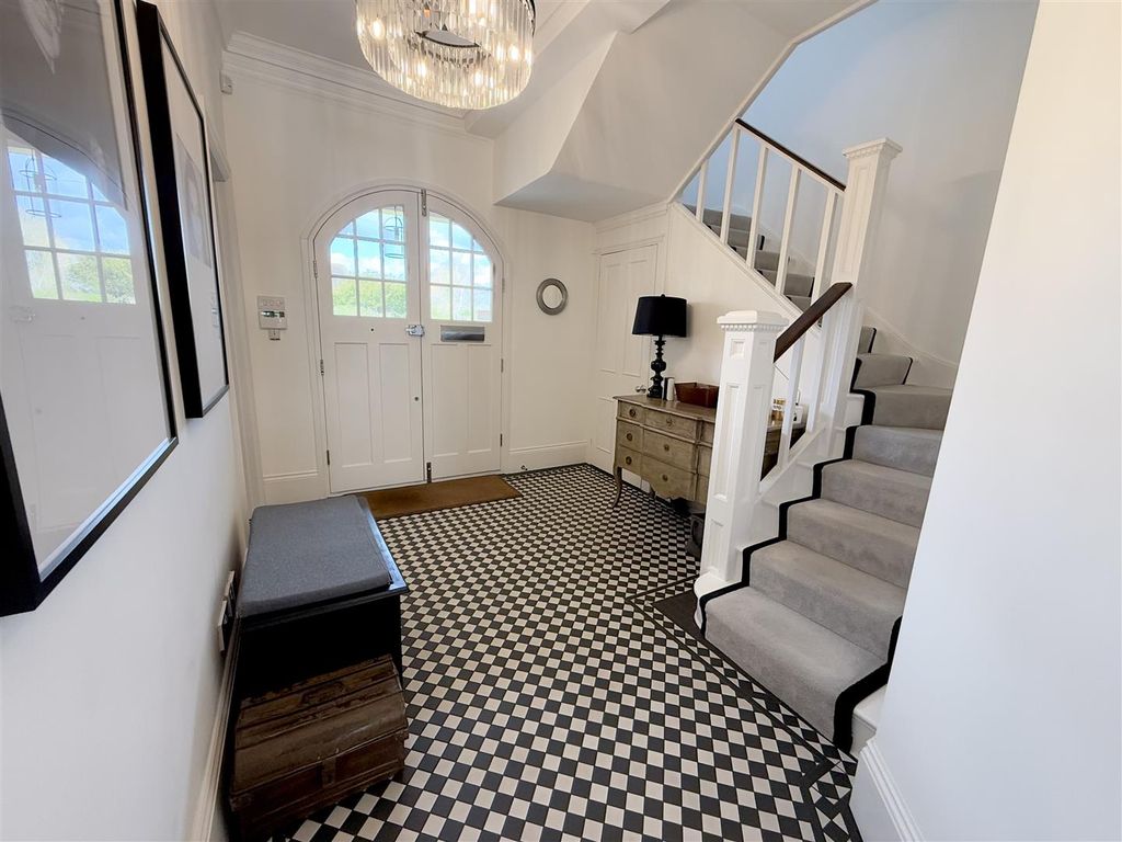 Additional image 4 of 6 bed detached house for saleGreenway, Hutton Mount, Brentwood CM13