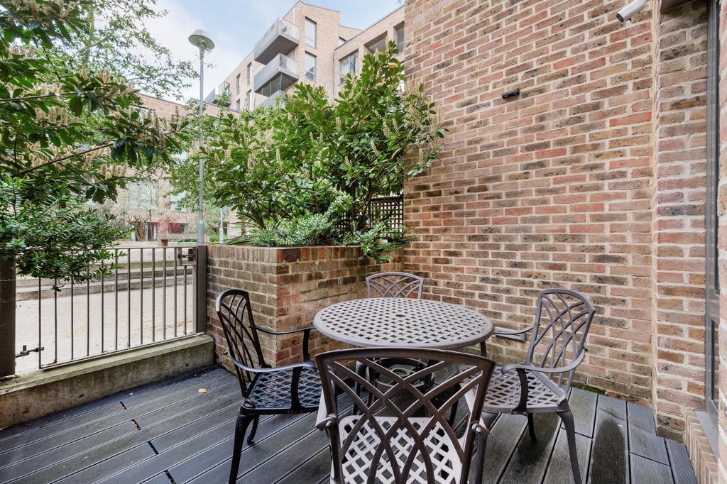 Additional image 7 of 4 bed town house for saleIsambard Court, Brentford TW8
