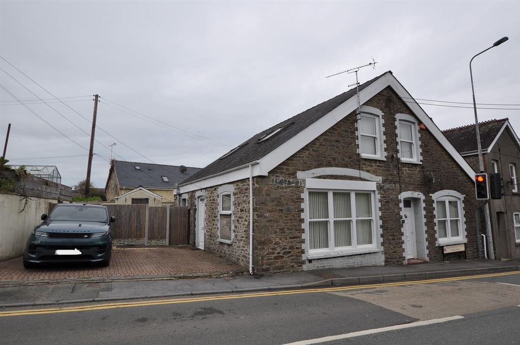 3 bed flat for saleTenby Road, St. Clears, Carmarthen SA33