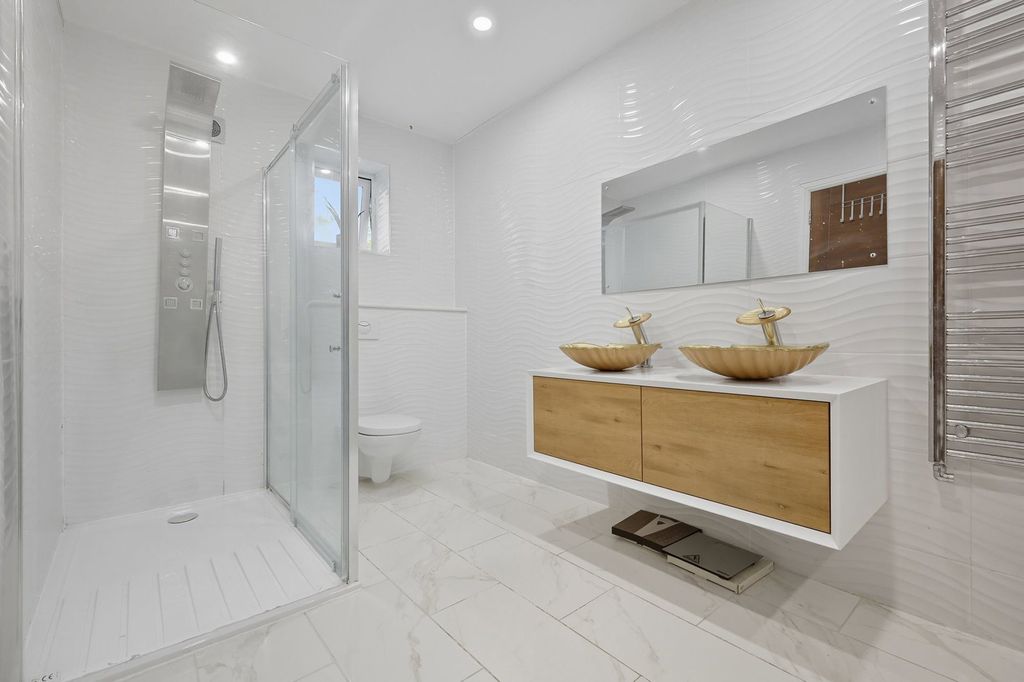 Additional image 20 of 7 bed detached house for saleWidworthy Hayes, Hutton Mount, Brentwood CM13