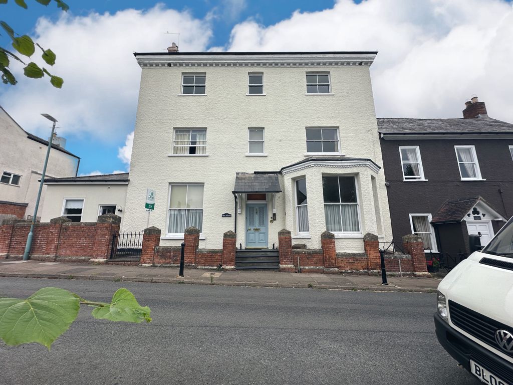 1 bed flat for saleFlat, The Manor House, High Street, Newnham GL14