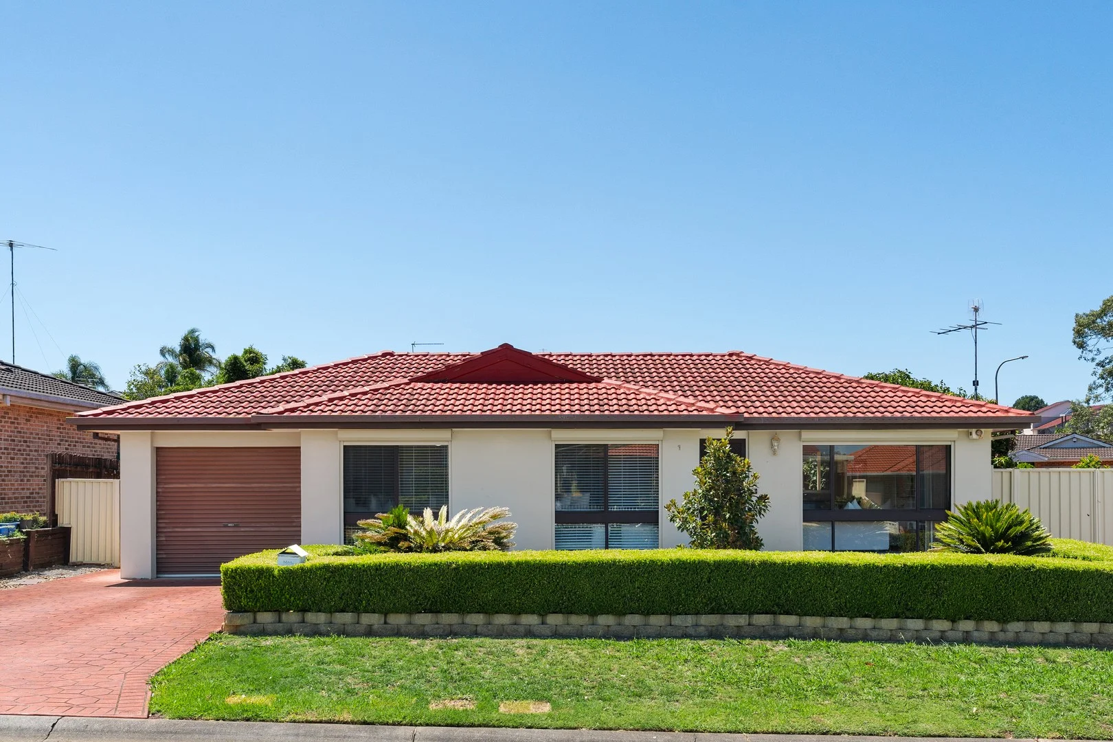 1 Cave Close, Green Valley NSW 2168
