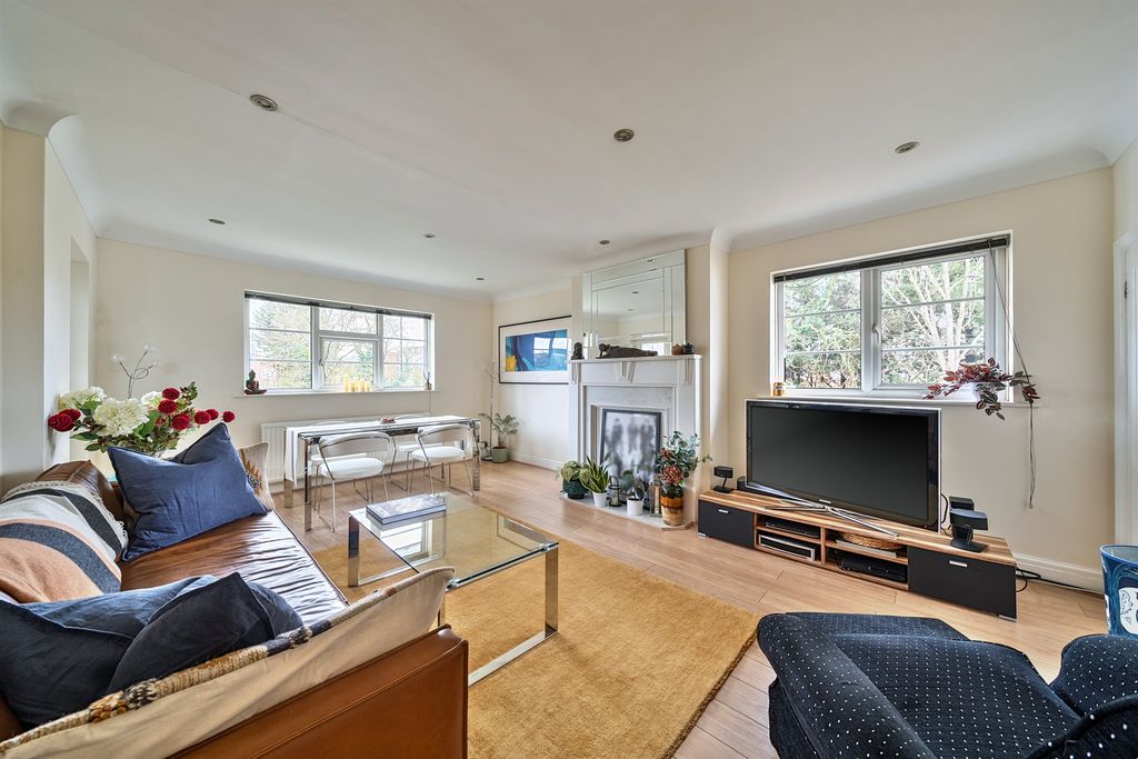 Additional image 3 of 2 bed flat for saleRay Drive, Maidenhead SL6