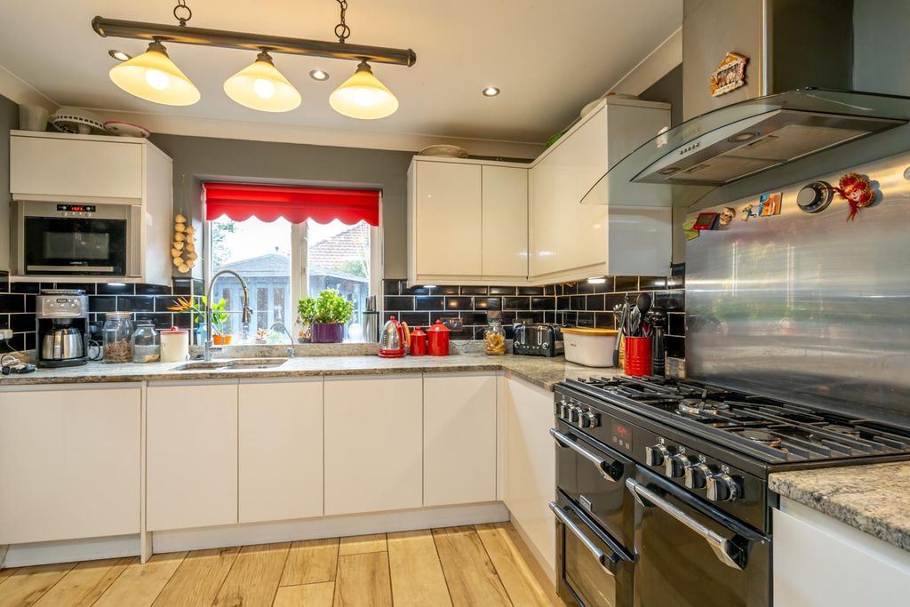 Additional image 5 of 4 bed detached house for saleWellington Road, Bognor Regis PO21