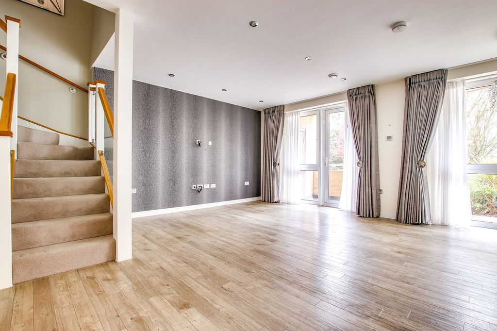 Additional image 5 of 2 bed flat for saleAlmansa Way, Lymington SO41