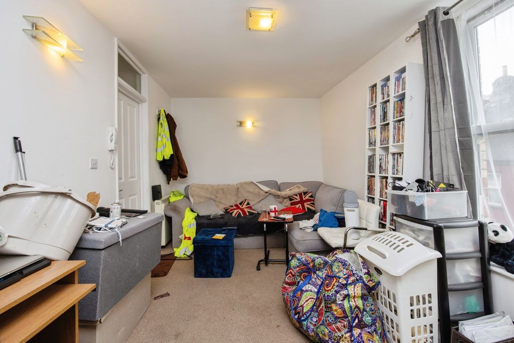 Additional image 11 of 1 bed flat for saleCrinnicks Hill, Bodmin, Cornwall PL31