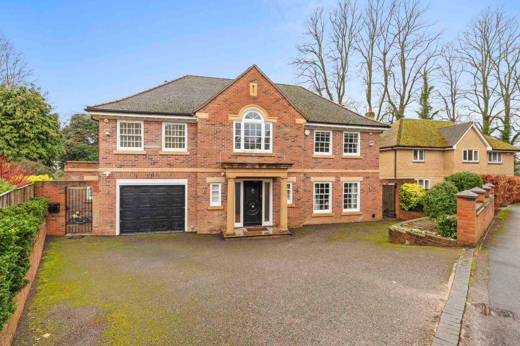 6 bed detached house for saleChilterns Park, Bourne End, Buckinghamshire SL8