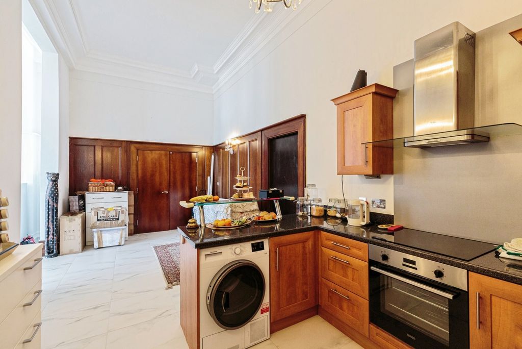 Additional image 8 of 3 bed flat for saleQueens Promenade, Bispham, Blackpool, Lancashire FY2
