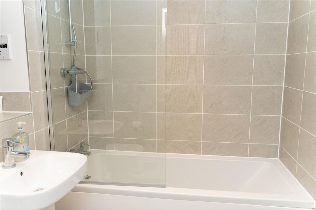 Additional image 8 of 2 bed flat for saleHolmesley Road, Borehamwood WD6