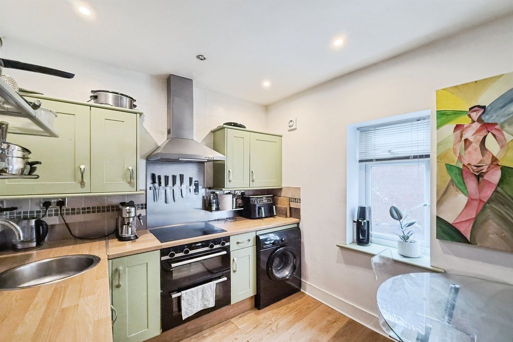 Additional image 4 of 3 bed flat for saleWest Street, Buckingham MK18