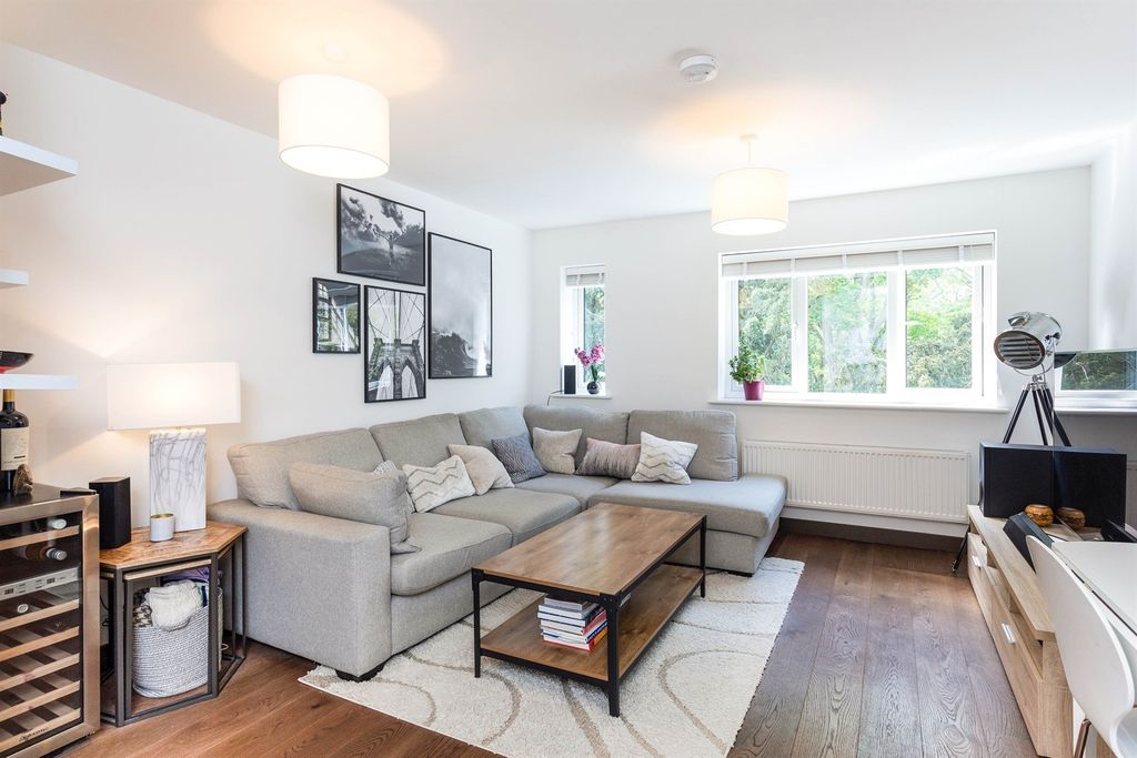 Additional image 3 of 2 bed flat for saleSummerhouse Hill, Buckingham MK18