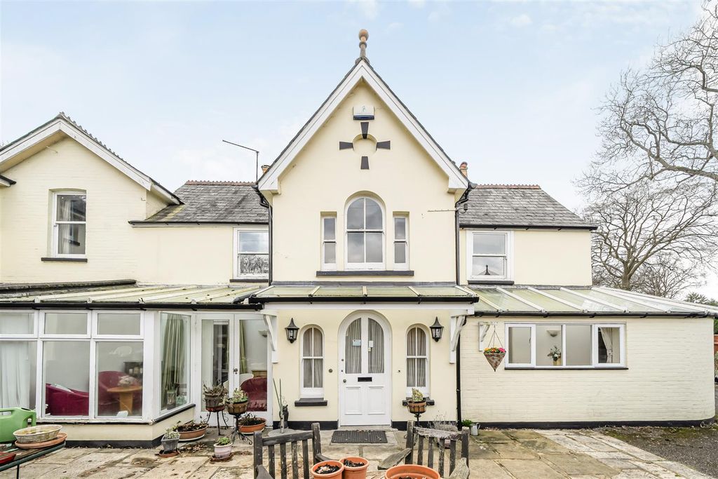 3 bed semi-detached house for saleHigher Blandford Road, Broadstone BH18