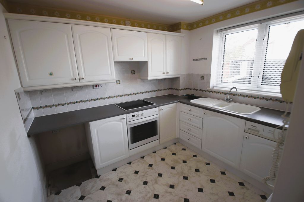 Additional image 7 of 2 bed flat for saleNorth Marine Drive, Bridlington YO15
