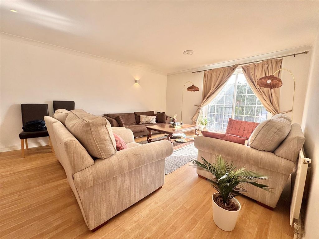Additional image 4 of 3 bed flat for saleSandringham Court, Cavendish Mews, Wilmslow SK9