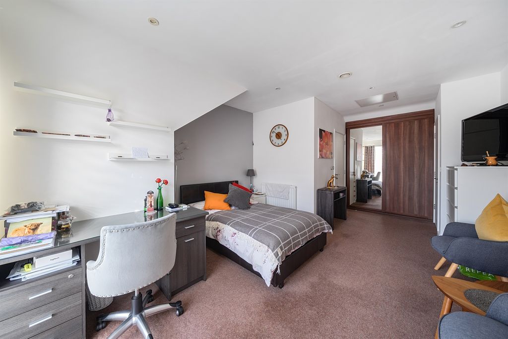 Additional image 3 of 3 bed terraced house for saleReynard Way, Brentford TW8