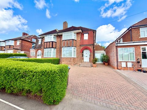 Beverley Drive, Edgware HA8