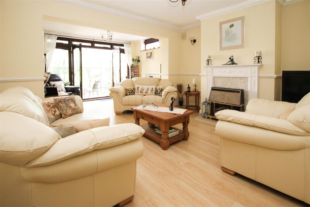 Additional image 5 of 3 bed detached bungalow for saleRushdene Road, Brentwood CM15